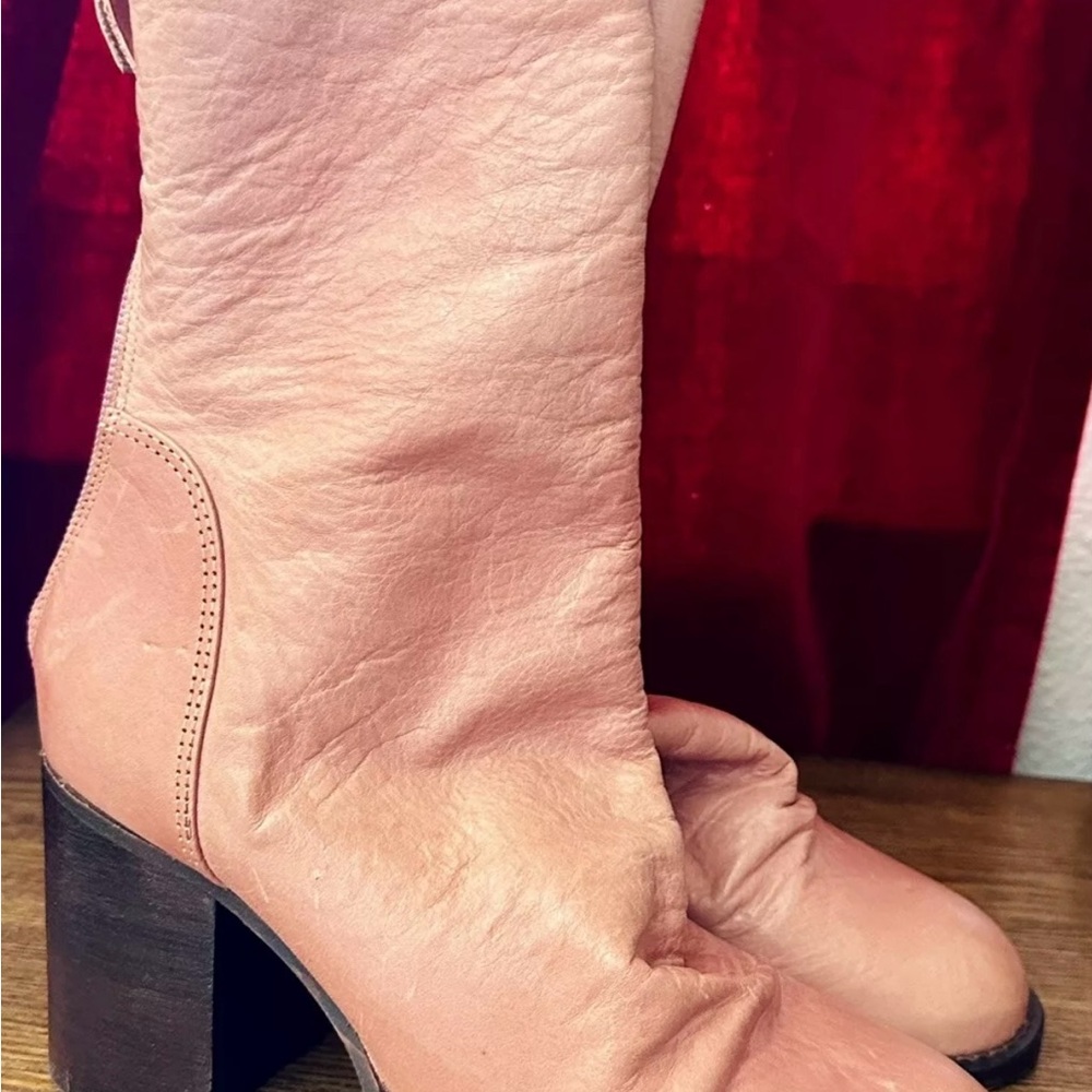 FREE PEOPLE ELLE BLOCK HEEL PINK LEATHER SLOUCHY SHOES
BOOTS SIZE 37 NEW NO BOX